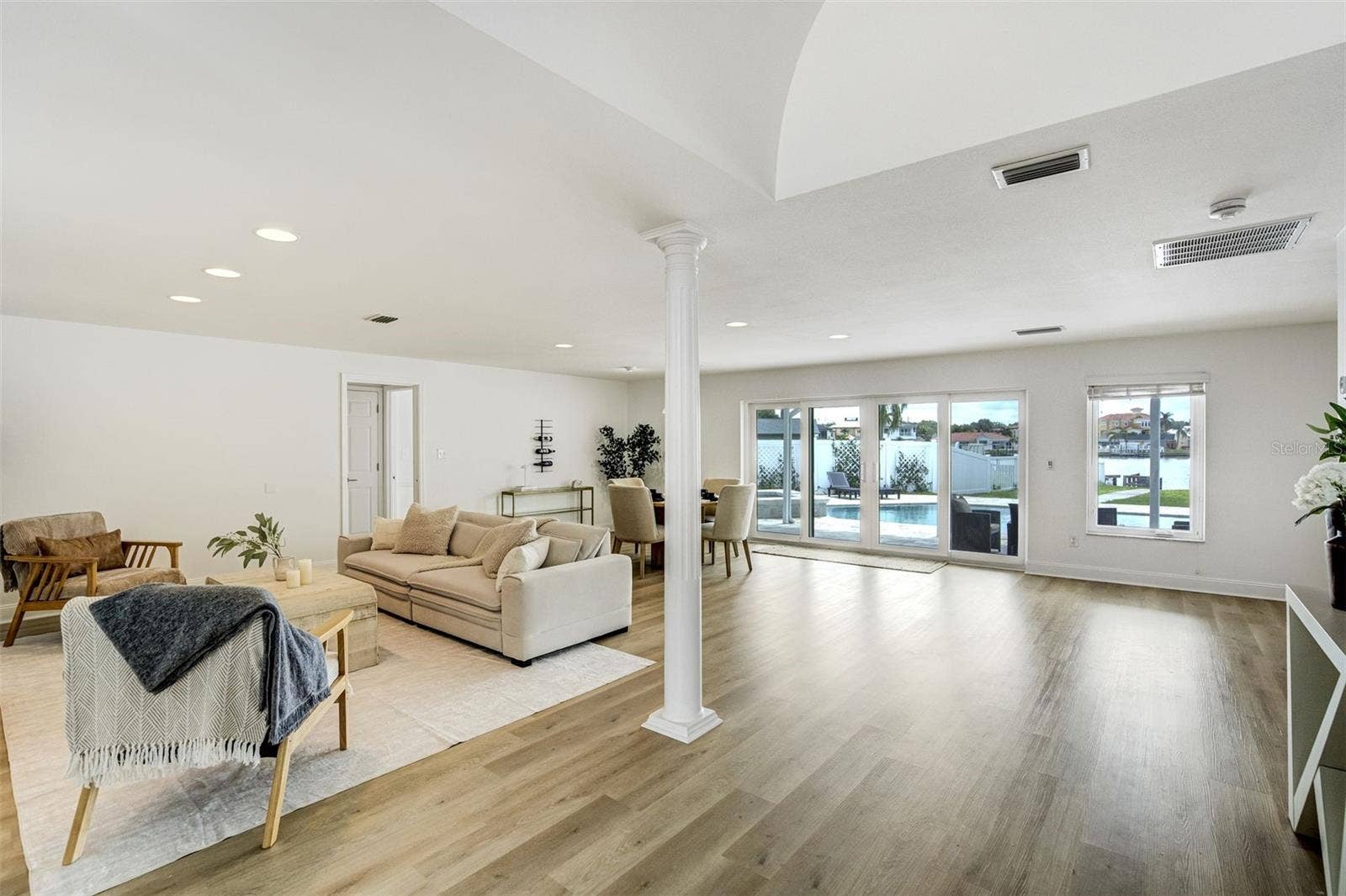 201 DRIFTWOOD LANE, Largo, FL 33770 Entry