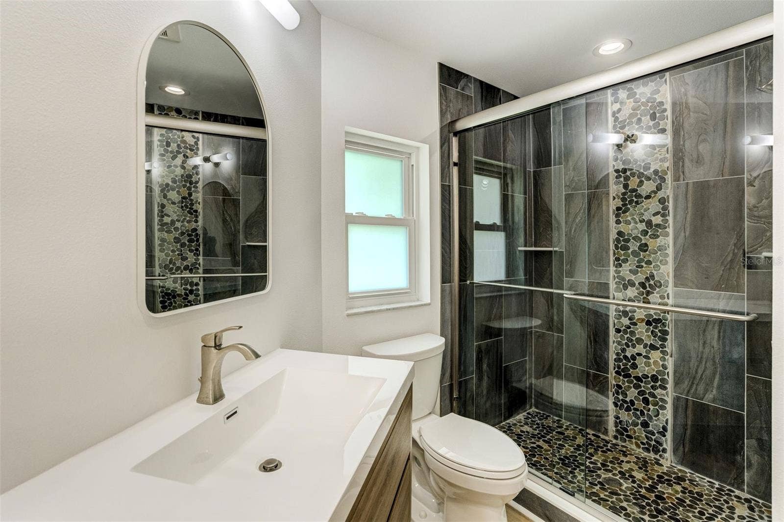 201 DRIFTWOOD LANE, Largo, FL 33770 Guest Bathroom
