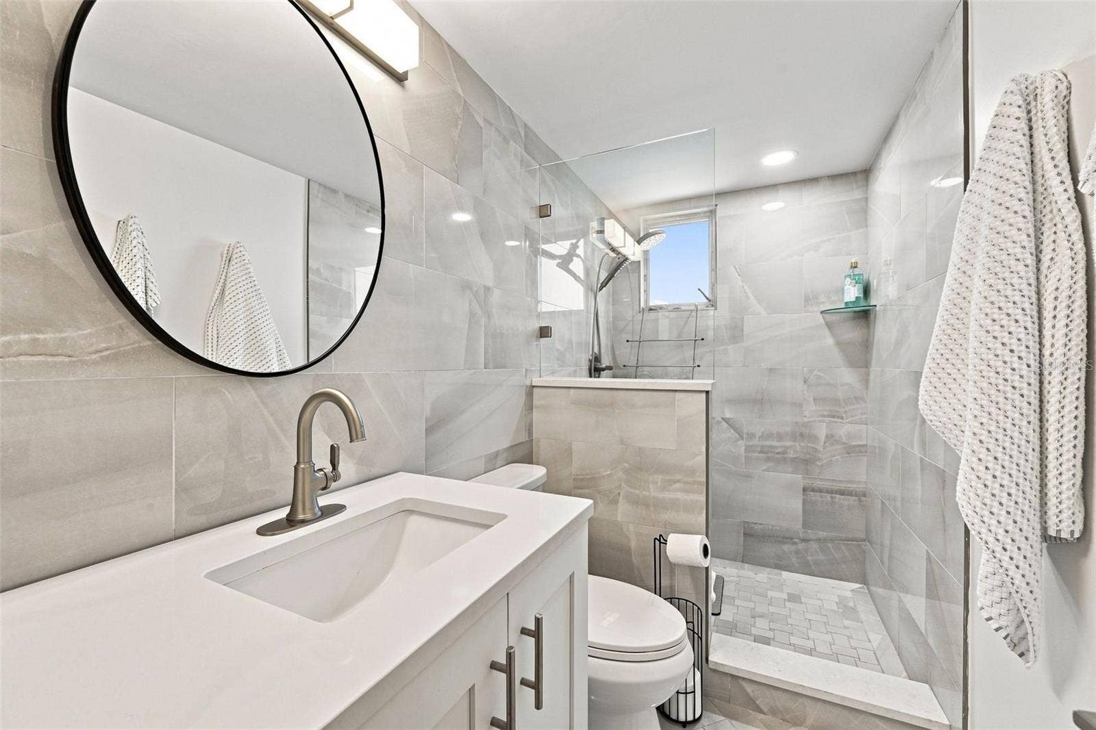 1898 SHORE DRIVE S, #208, South Pasadena, FL 33707 Walk in shower in primary suite
