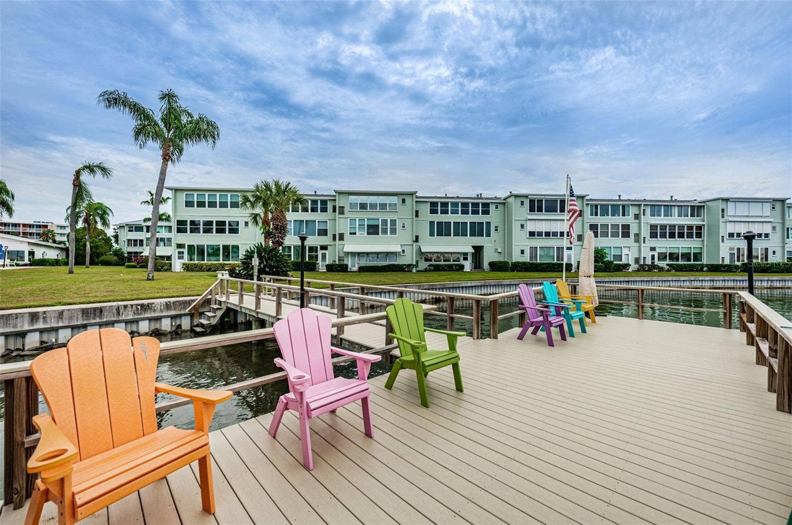 1898 SHORE DRIVE S, #208, South Pasadena, FL 33707 Social area