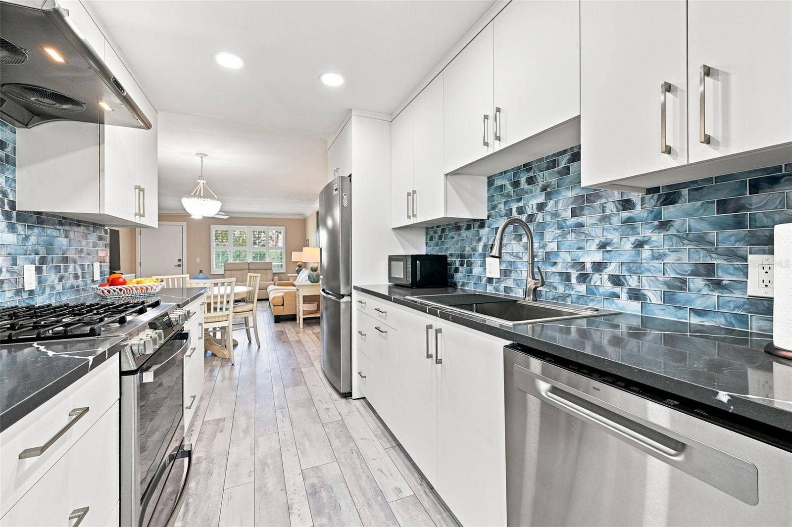 1898 SHORE DRIVE S, #208, South Pasadena, FL 33707 Beautifully upgraded kitchen with custom cabinets, and a GAS stove!