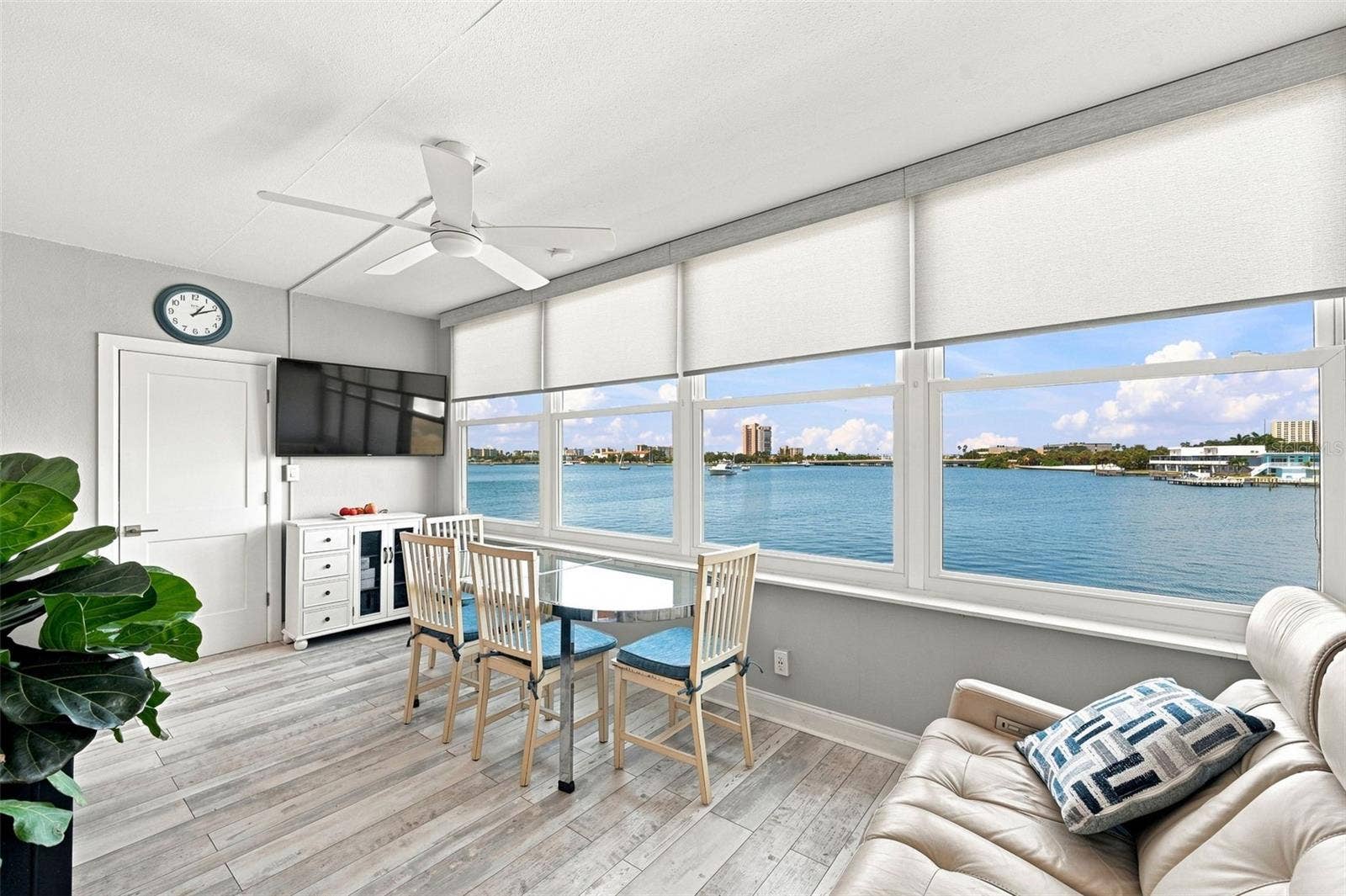 1898 SHORE DRIVE S, #208, South Pasadena, FL 33707 Spacious room for any activity