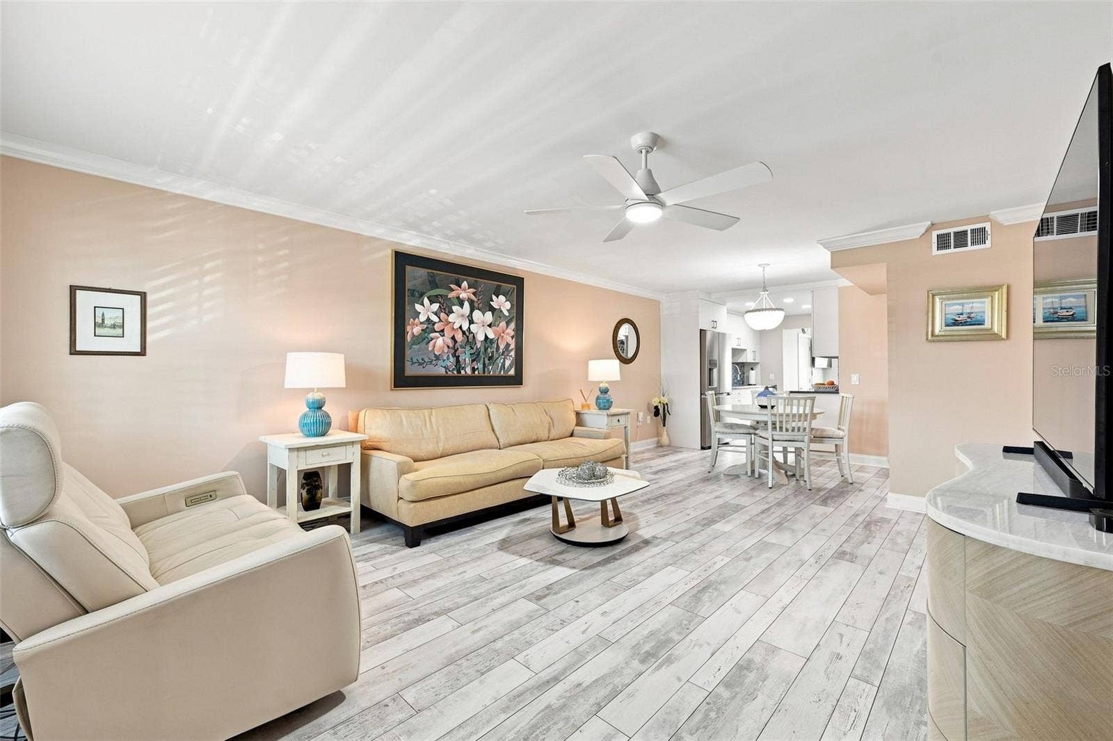 1898 SHORE DRIVE S, #208, South Pasadena, FL 33707 Large living room to relax and entertain