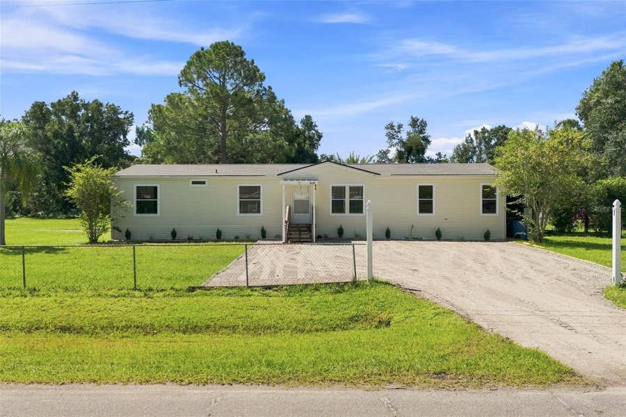 Property photo for 8038 S MEADOWVIEW CIR, Tampa, FL