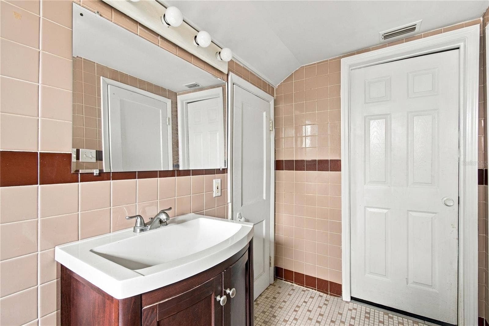 2nd floor bath