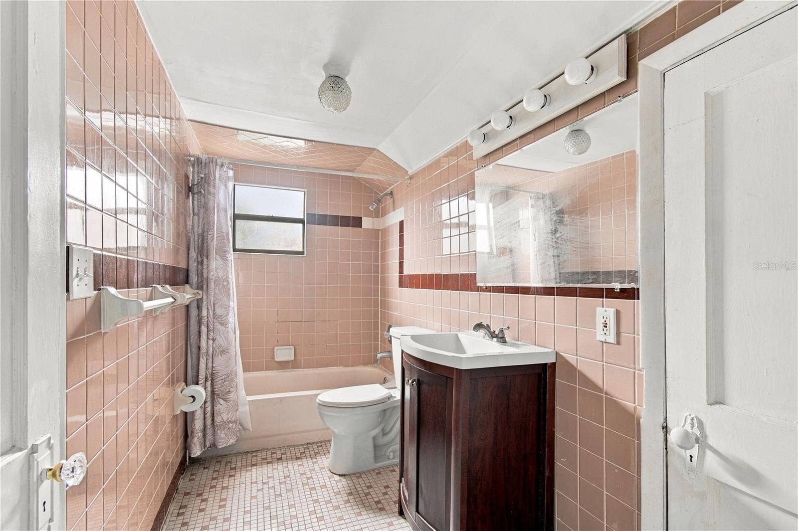 2nd Floor bath