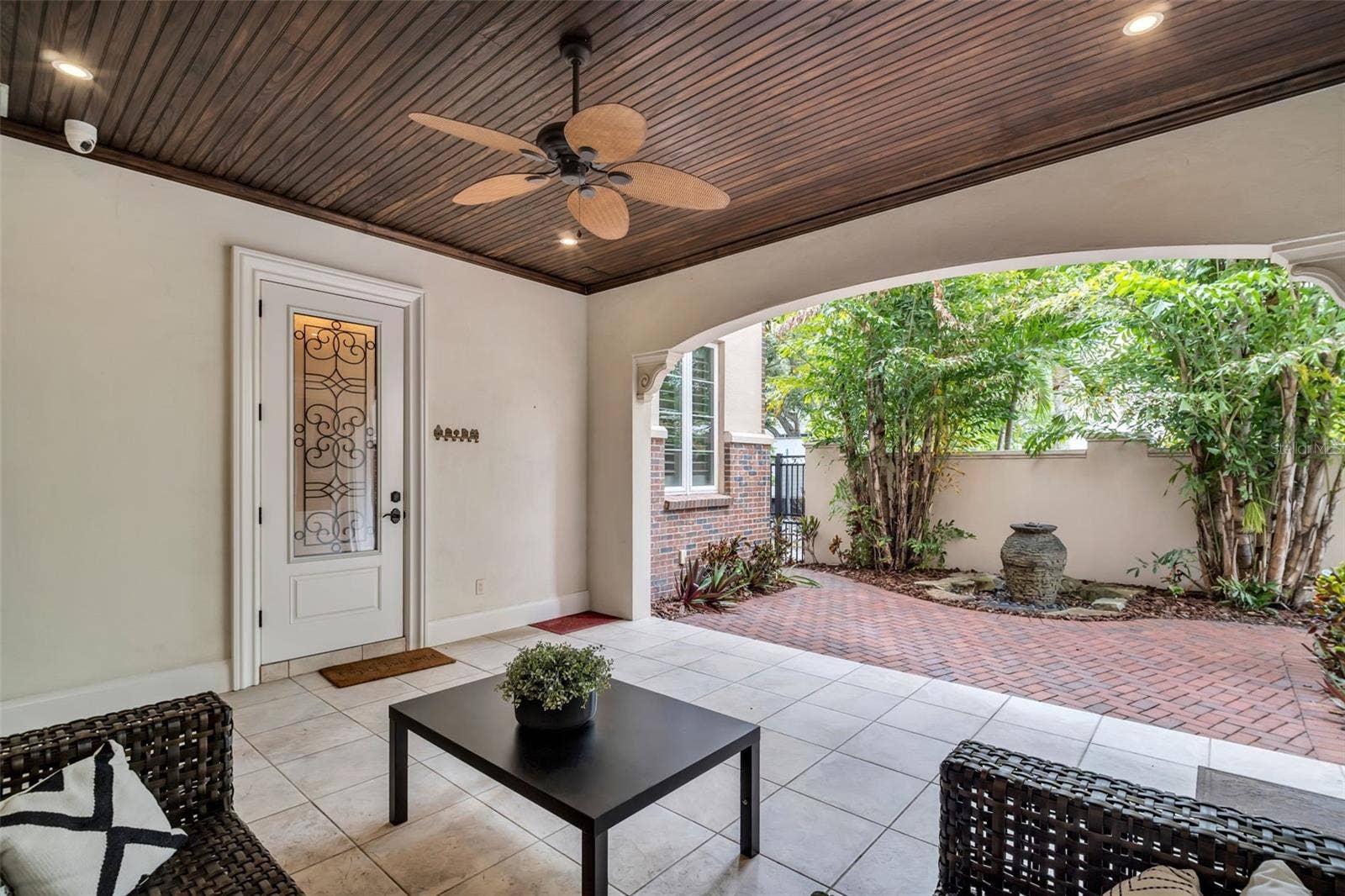 Courtyard Alcove