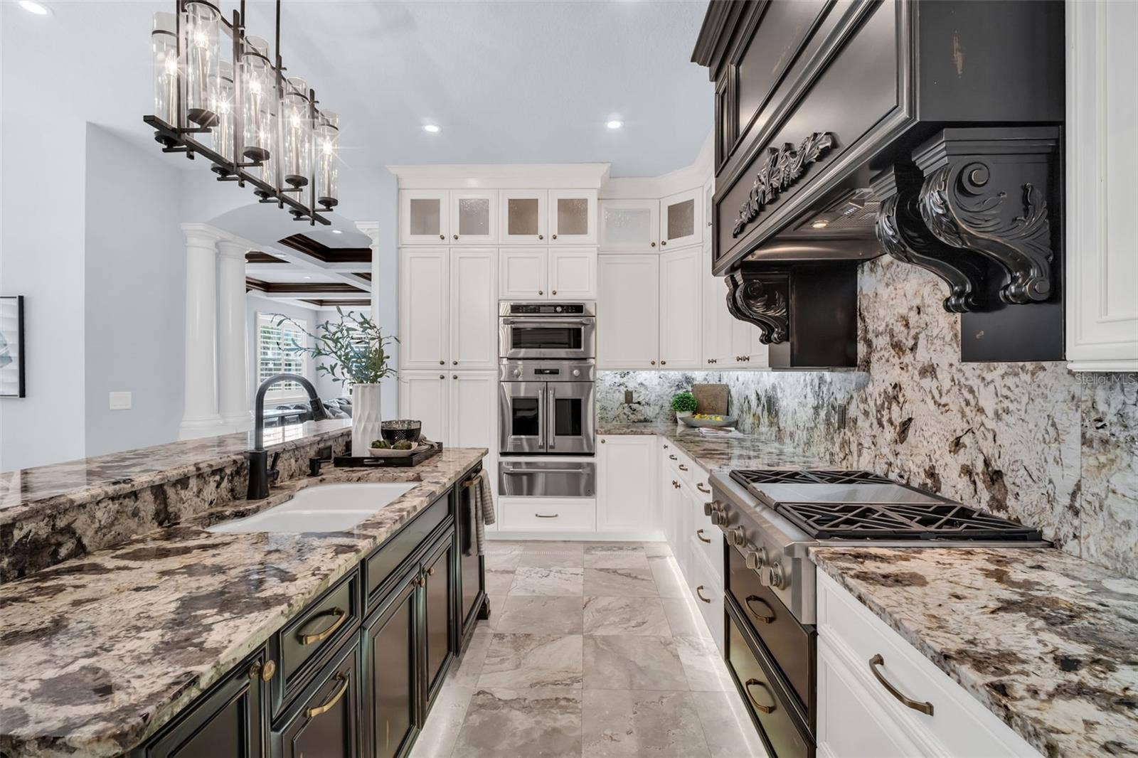 Main level Kitchen