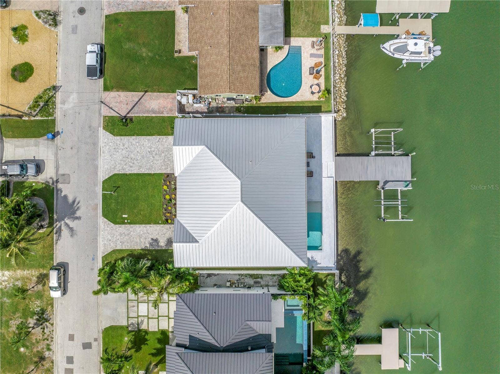 7957 2ND AVENUE S, St Petersburg, FL 33707 7957 2ND AVENUE S, St Petersburg, FL 33707