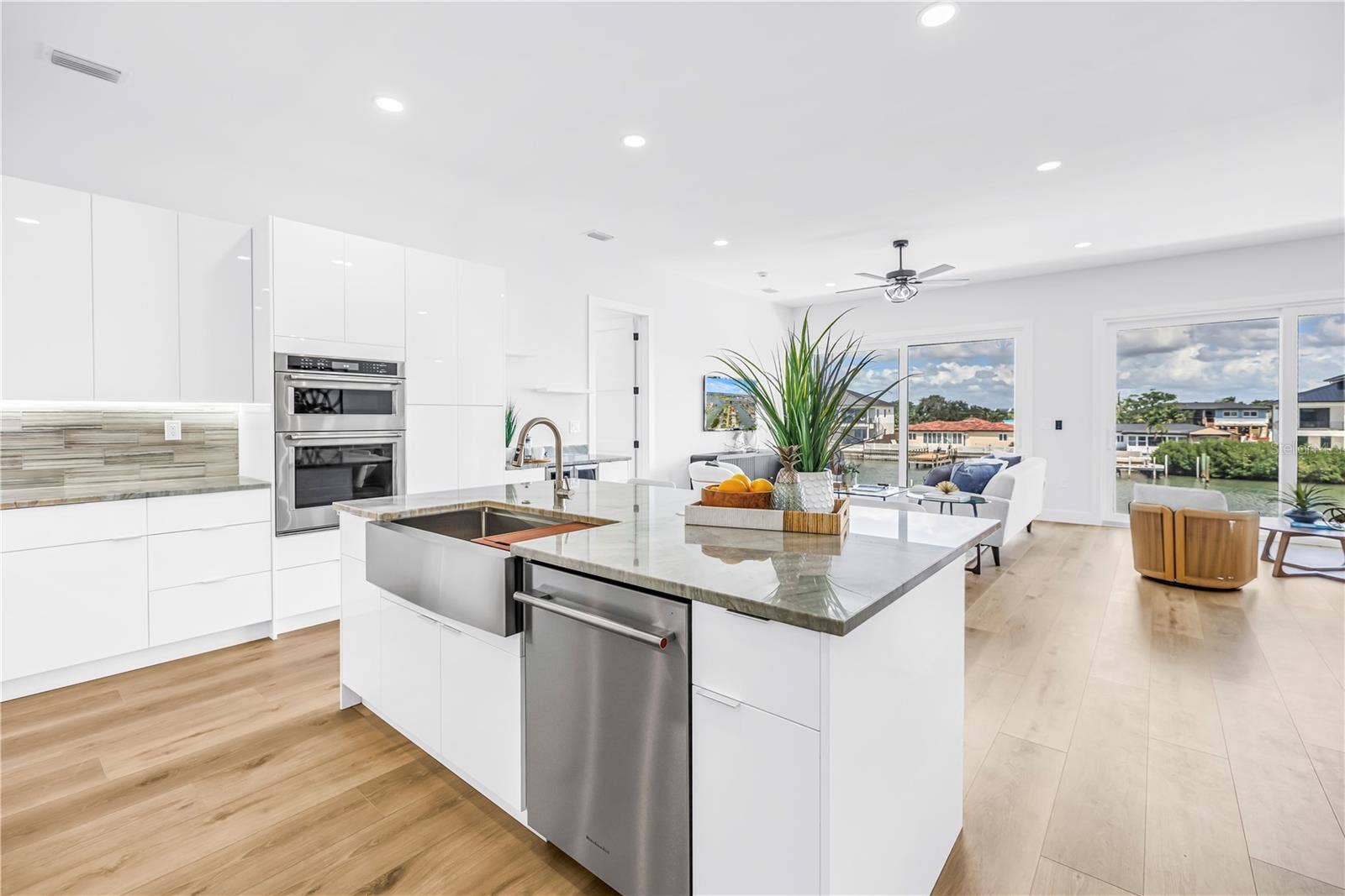 7957 2ND AVENUE S, St Petersburg, FL 33707 7957 2ND AVENUE S, St Petersburg, FL 33707