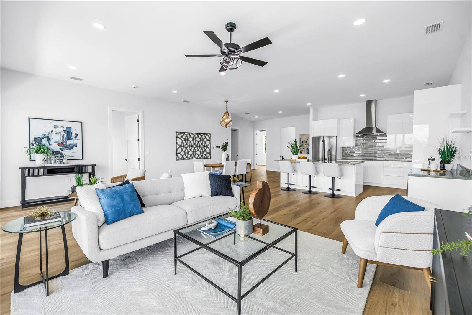 7957 2ND AVENUE S, St Petersburg, FL 33707 7957 2ND AVENUE S, St Petersburg, FL 33707
