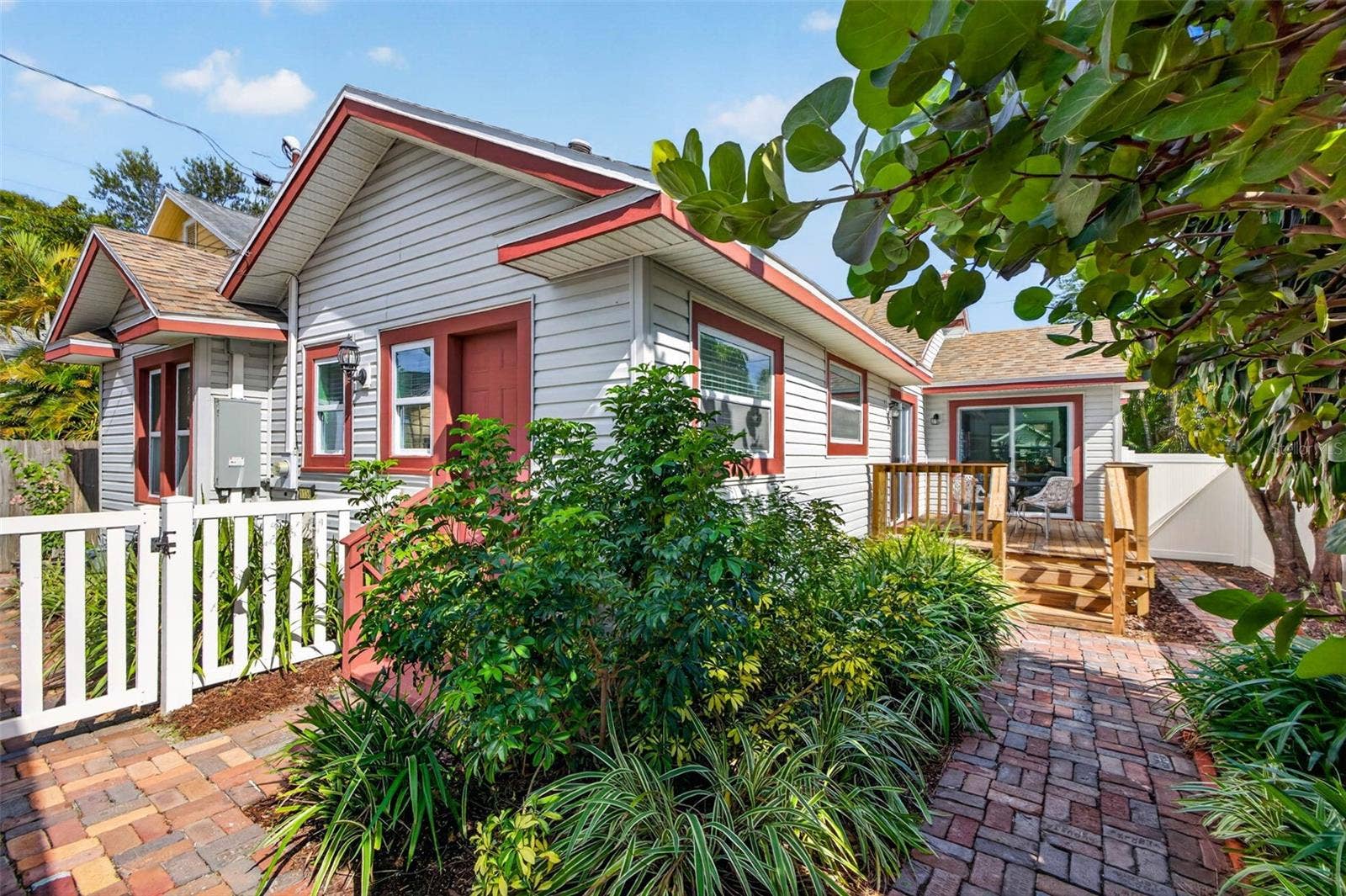 1136 22ND AVENUE N, St Petersburg, FL 33704