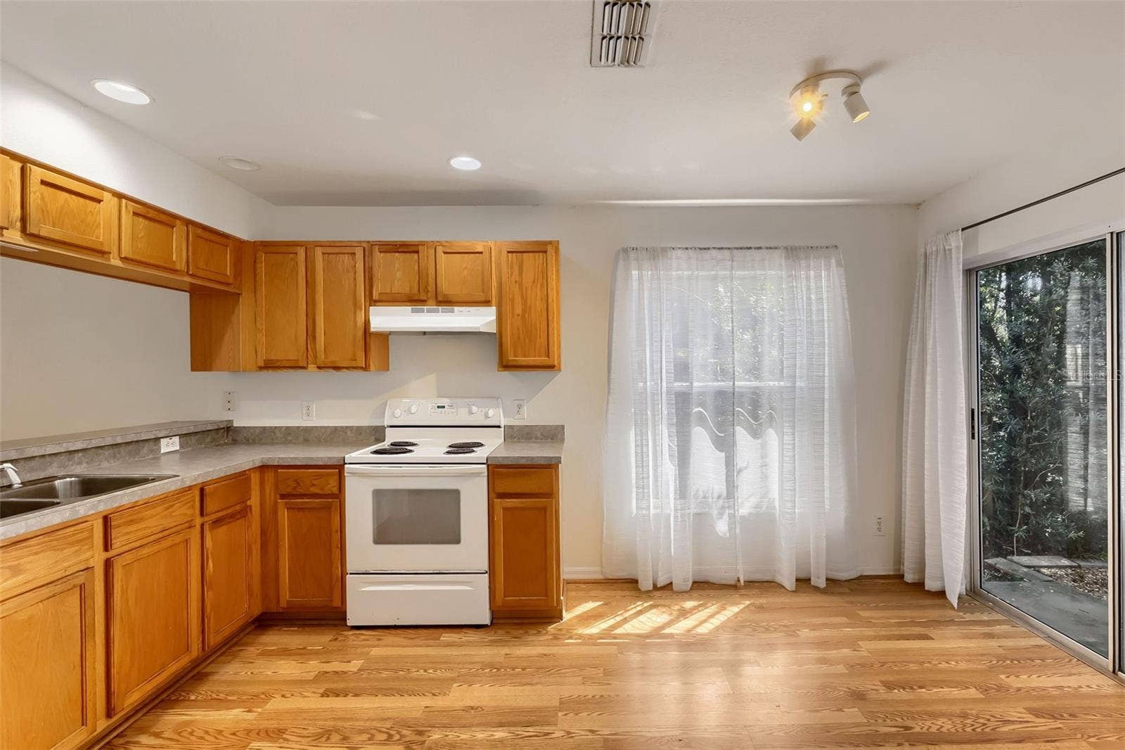 7902 CITRUS BLOSSOM DRIVE, Land O Lakes, FL 34637 7902 CITRUS BLOSSOM DRIVE, Land O Lakes, FL 34637