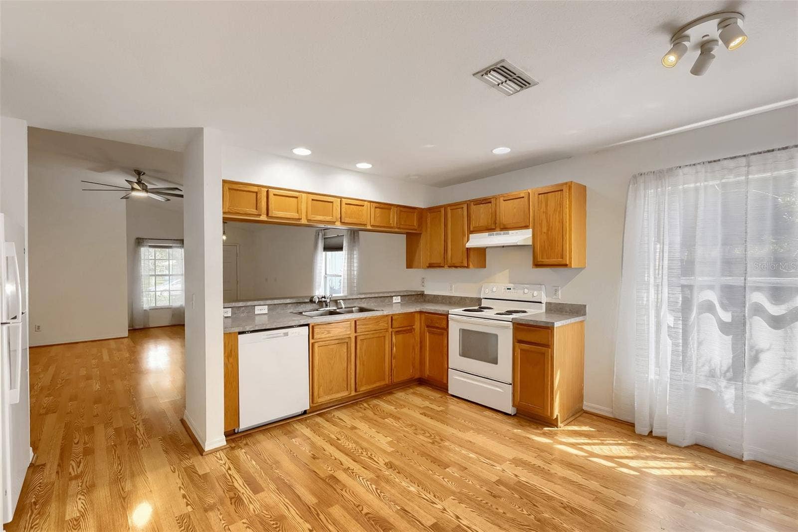 7902 CITRUS BLOSSOM DRIVE, Land O Lakes, FL 34637 7902 CITRUS BLOSSOM DRIVE, Land O Lakes, FL 34637