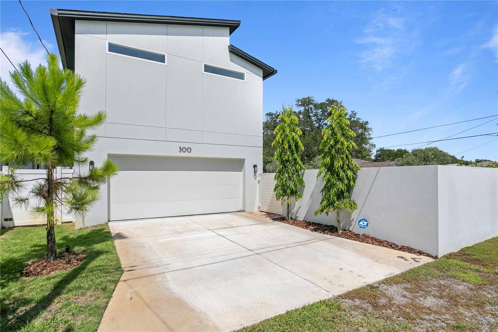 300 43RD AVENUE N, St Petersburg, FL 33703 Garage door