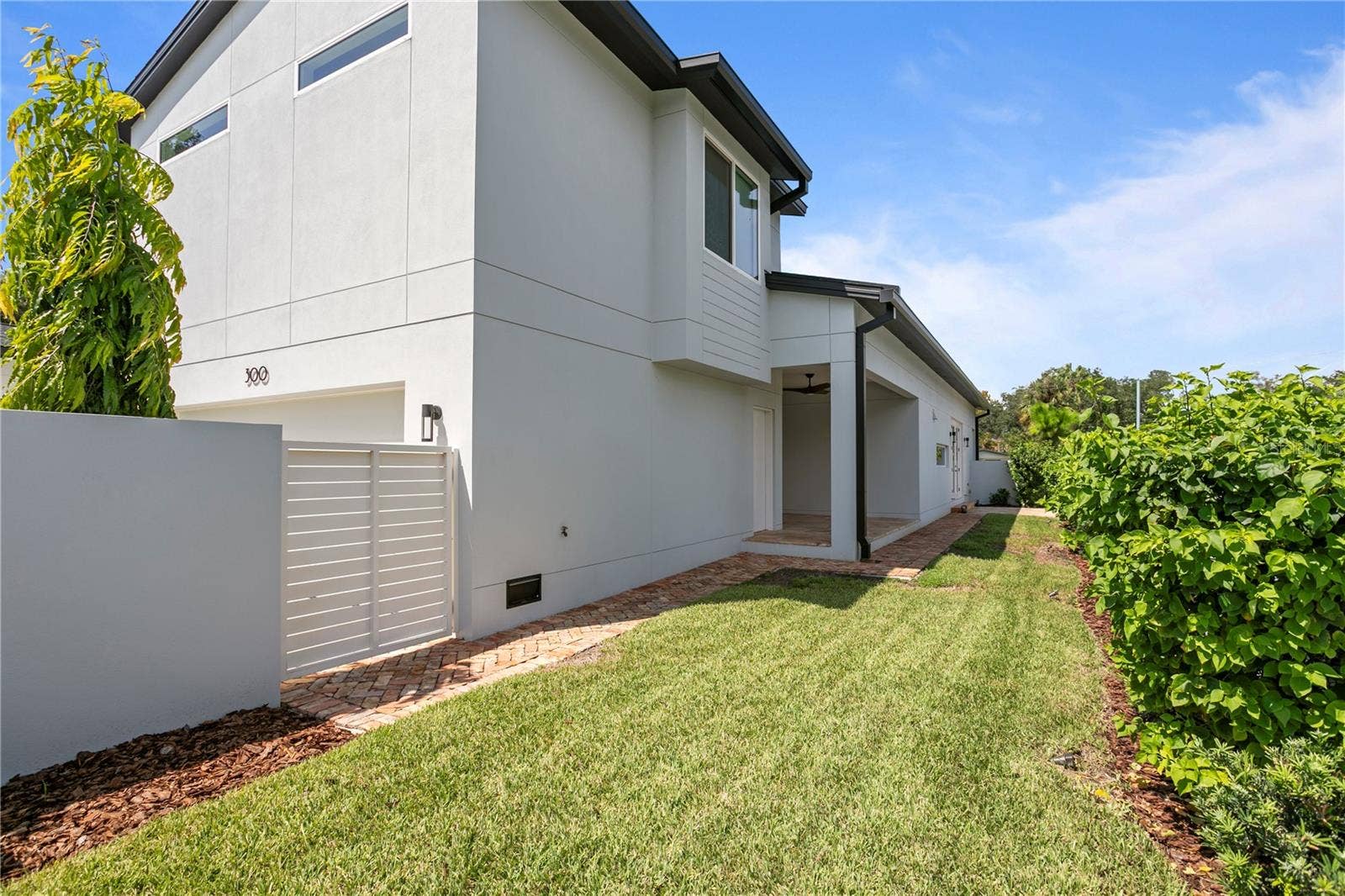 300 43RD AVENUE N, St Petersburg, FL 33703 Back left side