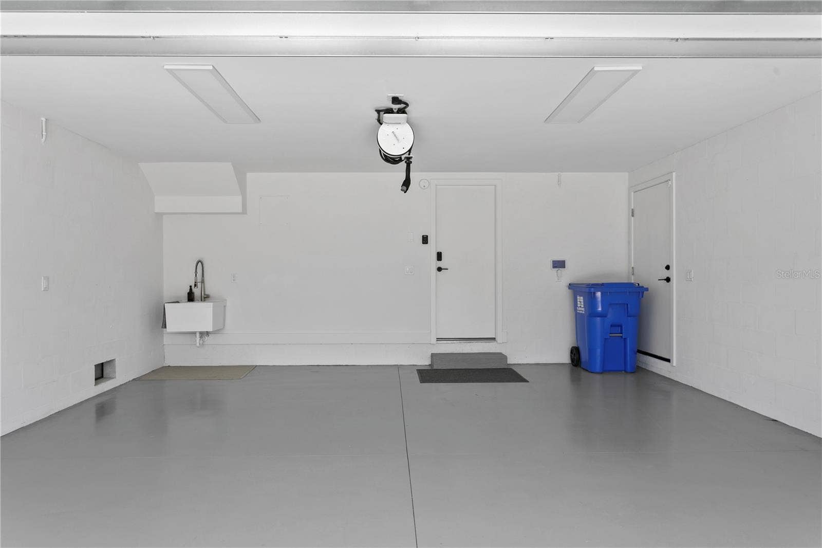 300 43RD AVENUE N, St Petersburg, FL 33703 Garage