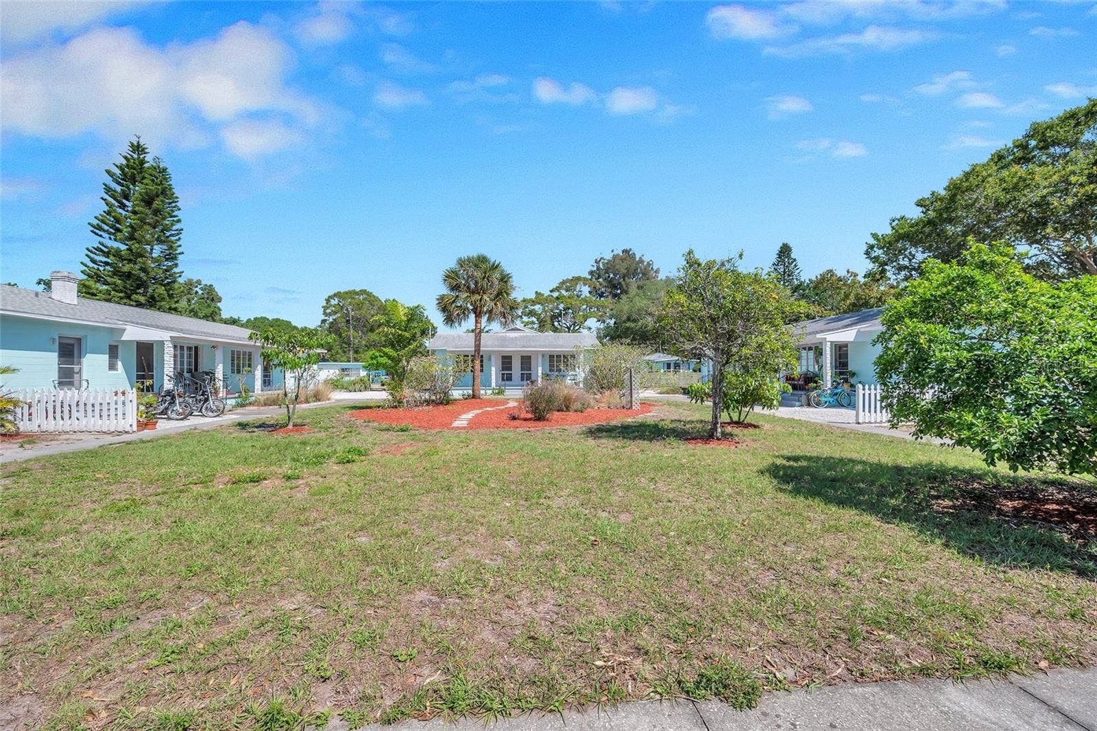 5025 28TH AVENUE S, Gulfport, FL 33707 Open lawn and gardens across the three parcels