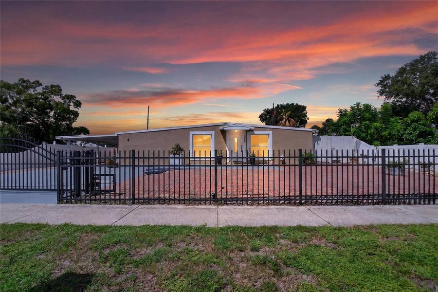 Property photo for 1727 WAIKIKI WAY, Tampa, FL