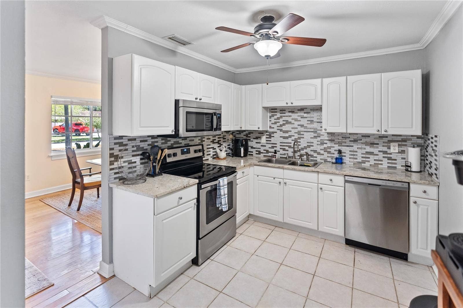 3005 W HELEN AVENUE, Tampa, FL 33611