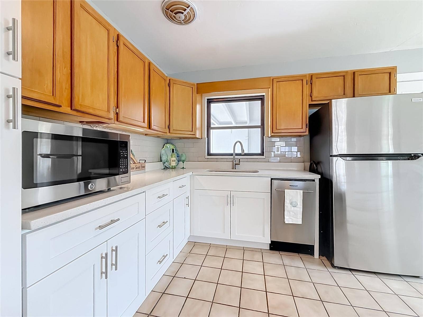 355 39TH AVENUE, St Pete Beach, FL 33706 355 39TH AVENUE, St Pete Beach, FL 33706