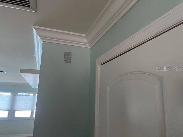 601 64TH AVENUE, St Pete Beach, FL 33706 Crown Molding