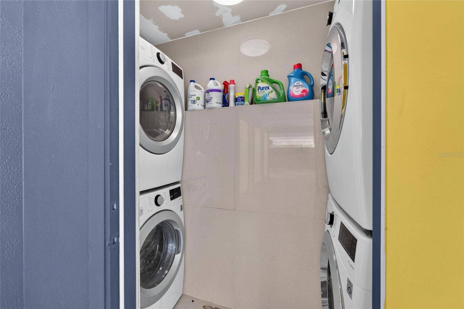 1236 13TH STREET, Sarasota, FL 34236 Shared laundry-room with Full Size washers/dryers