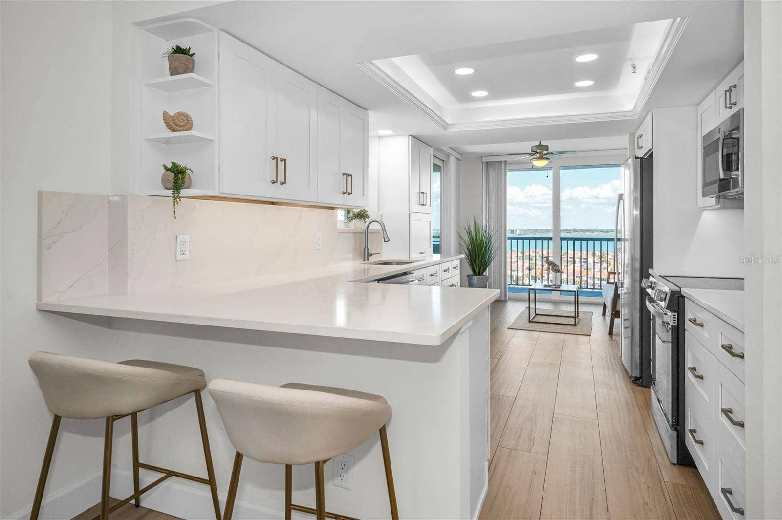 Breakfast bar area overlooking the kitchen and breakfast bar area