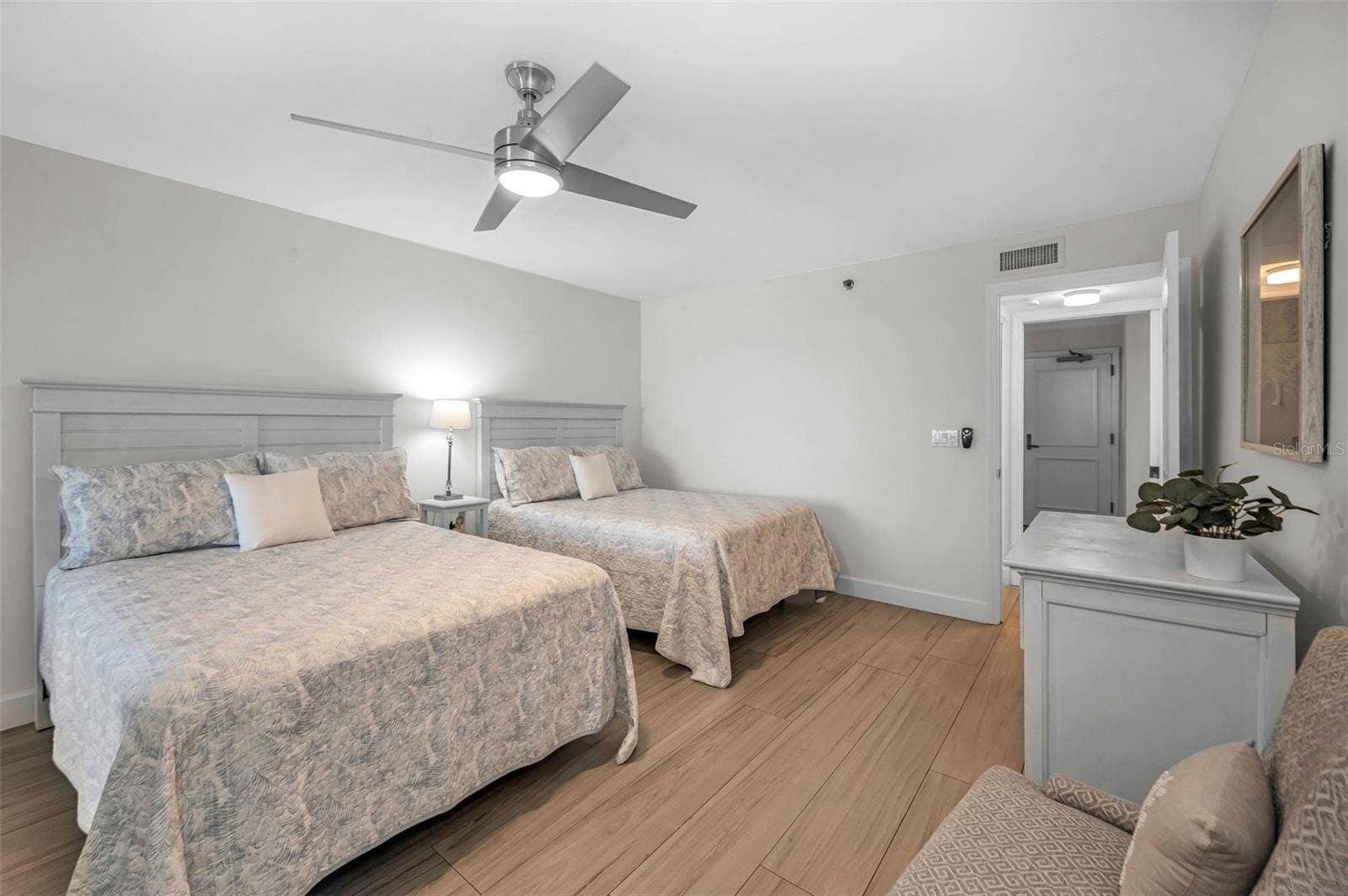 1660 GULF BOULEVARD, #PH5, Clearwater Beach, FL 33767