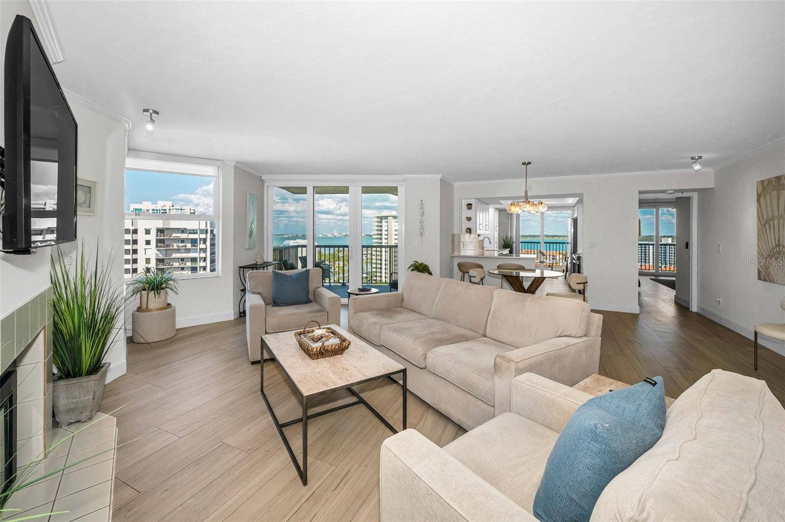 1660 GULF BOULEVARD, #PH5, Clearwater Beach, FL 33767