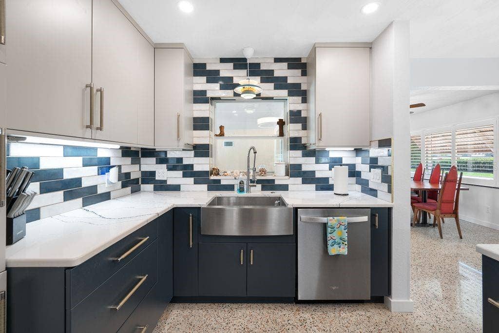 1472 DURLING DRIVE S, South Pasadena, FL 33707 Quartz Countertops - Stainless Steel Farmhouse Sink