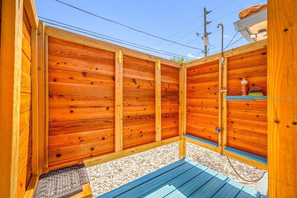 1472 DURLING DRIVE S, South Pasadena, FL 33707 Prefer to Shower Outside? No Problem, this cold water shower is perfect after a day at the beach or out on a boat after you've caught dinner!