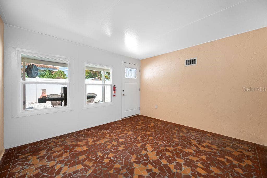 1472 DURLING DRIVE S, South Pasadena, FL 33707 Bonus Room has Access to the Backyard Lanai
