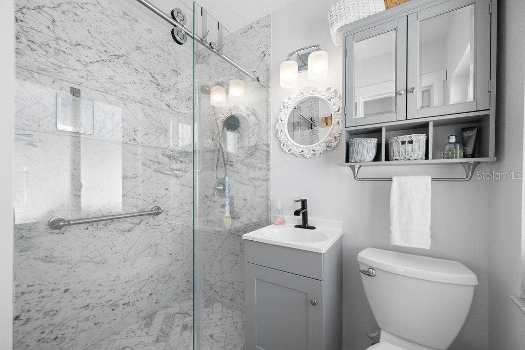 1472 DURLING DRIVE S, South Pasadena, FL 33707 Modern and Updated En-Suite Primary Bathroom - Walk-In Shower