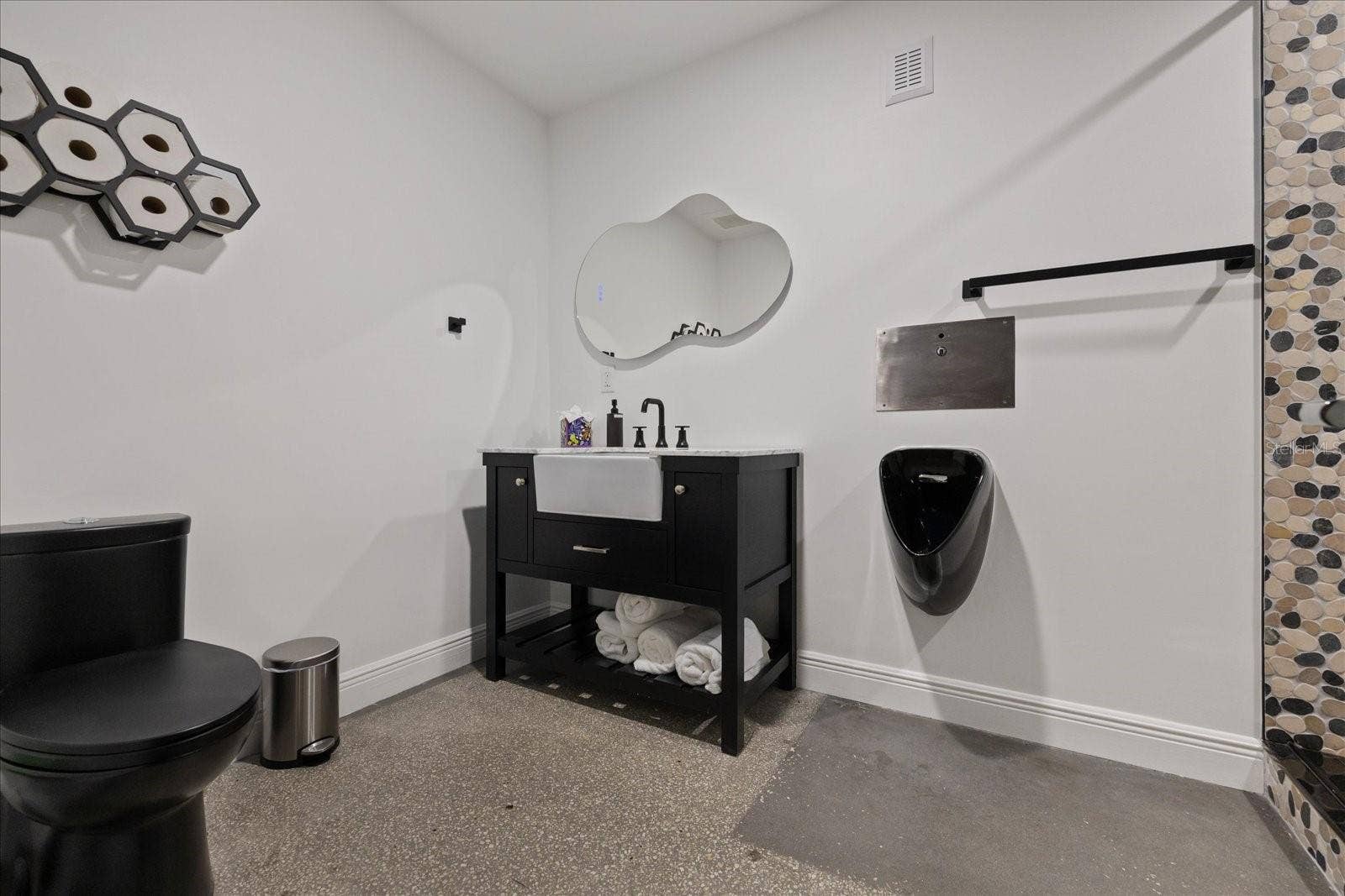 6500 MOTOR ENCLAVE WAY, #1403, Tampa, FL 33610 6500 MOTOR ENCLAVE WAY, #1403, Tampa, FL 33610