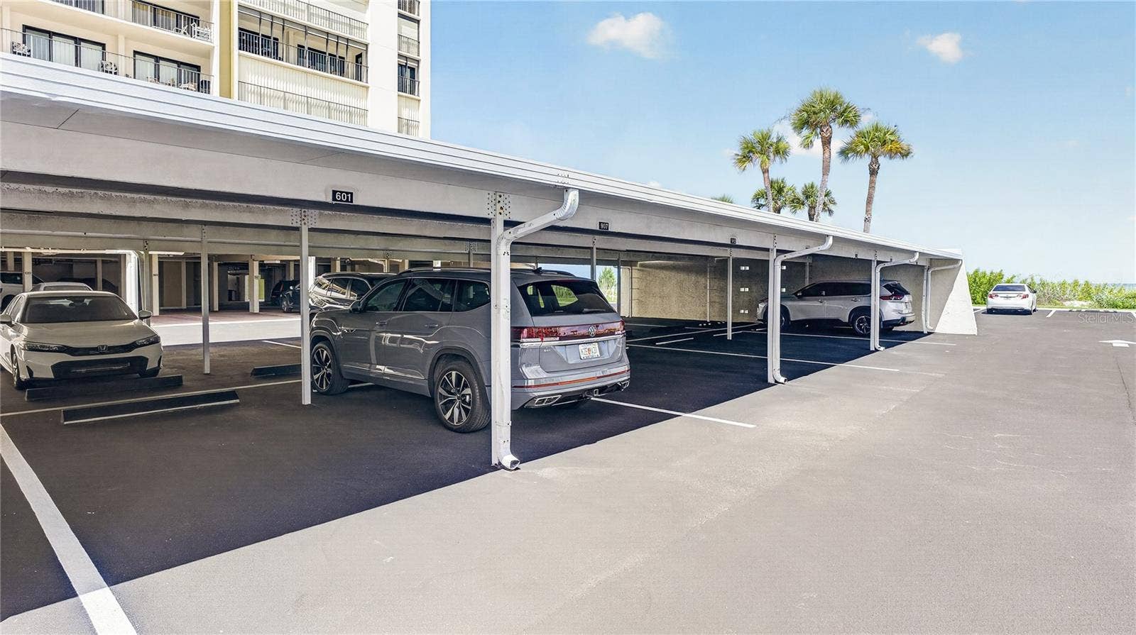 1480 GULF BOULEVARD, #601, Clearwater Beach, FL 33767 assigned carport parking spot