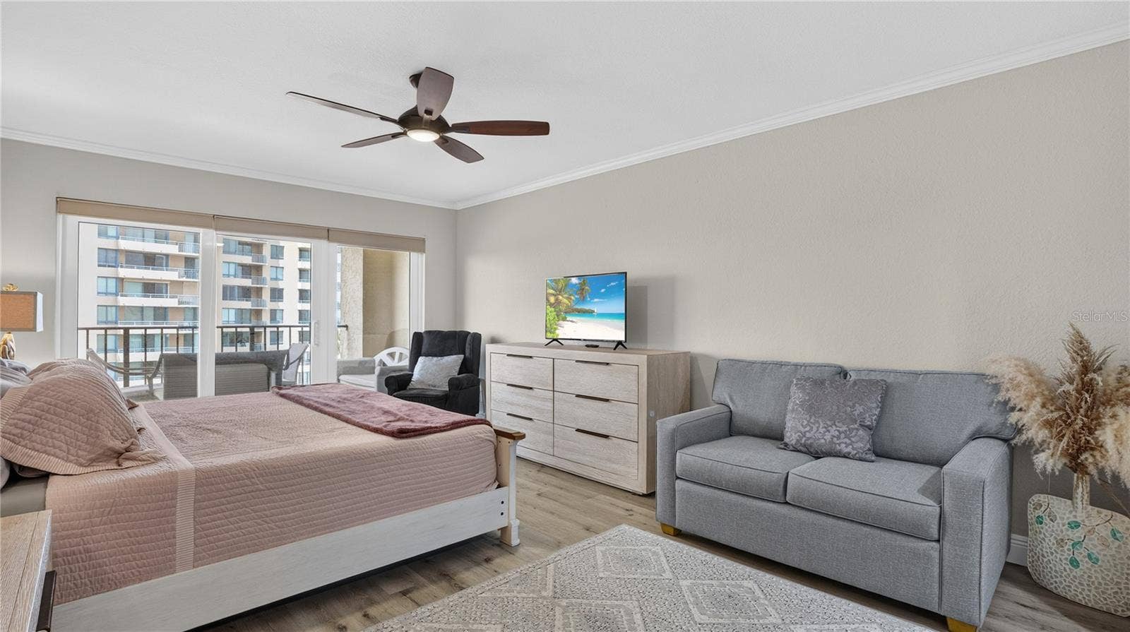 1480 GULF BOULEVARD, #601, Clearwater Beach, FL 33767 primary bedroom