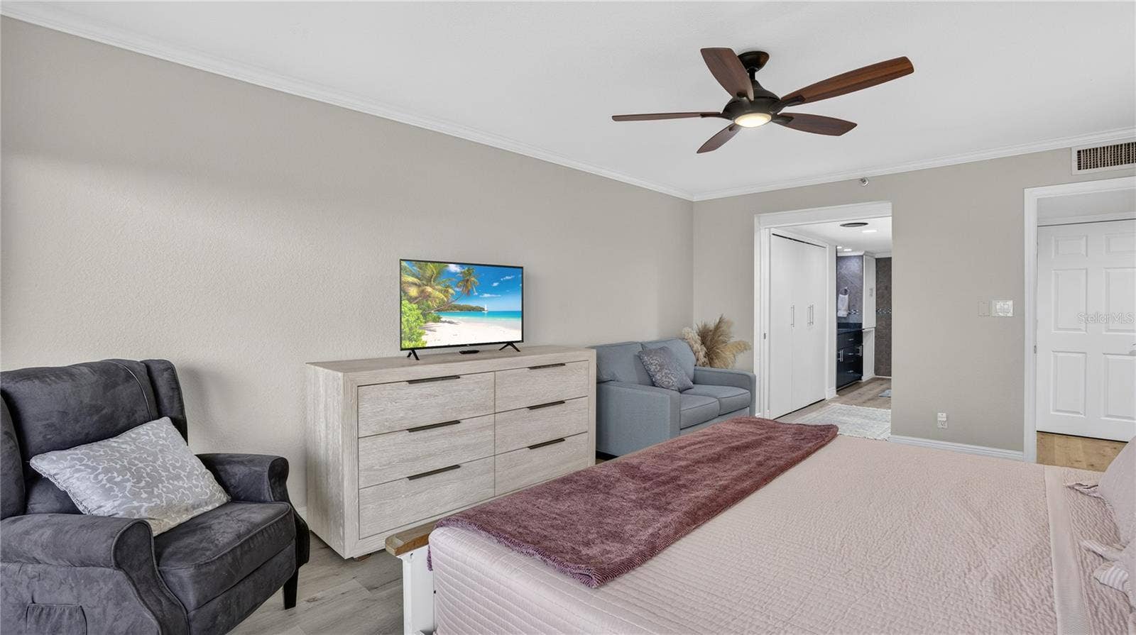 1480 GULF BOULEVARD, #601, Clearwater Beach, FL 33767 primary bedroom