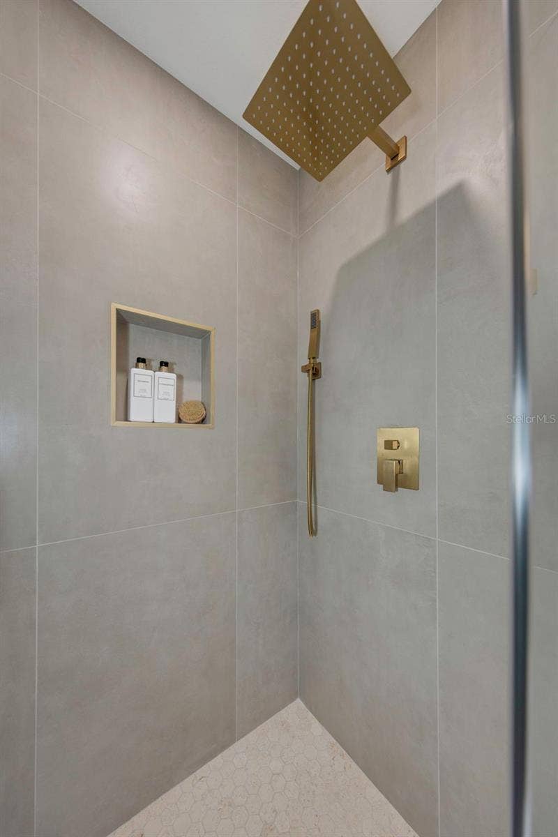 8209 134TH STREET, Seminole, FL 33776 Primary Bathroom