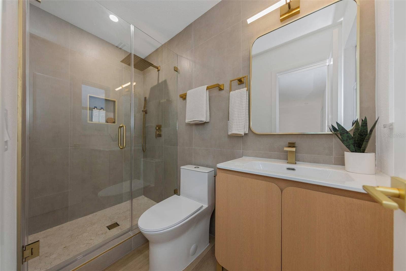 8209 134TH STREET, Seminole, FL 33776 Primary Bathroom