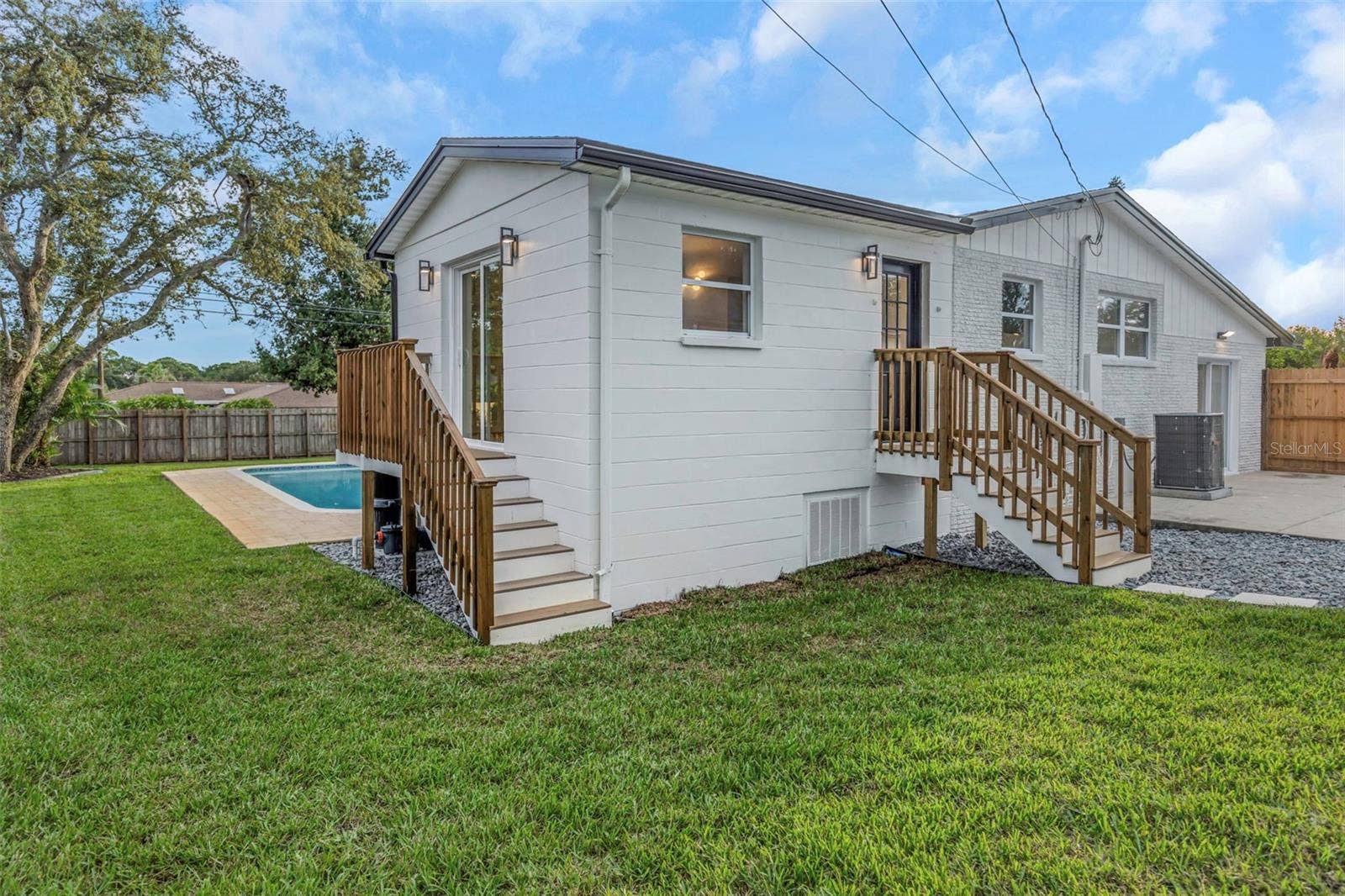 8209 134TH STREET, Seminole, FL 33776 Side Yard