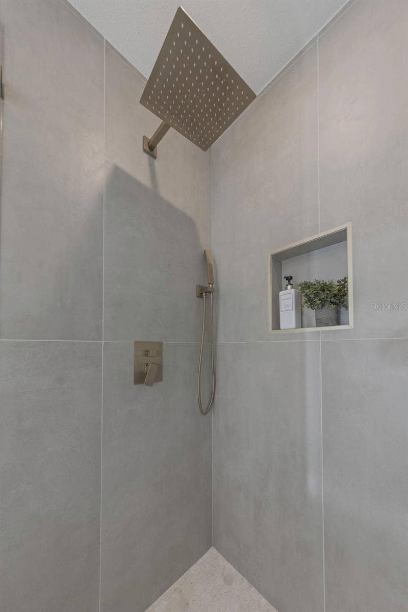 8209 134TH STREET, Seminole, FL 33776 Private In Law Suite - Bathroom