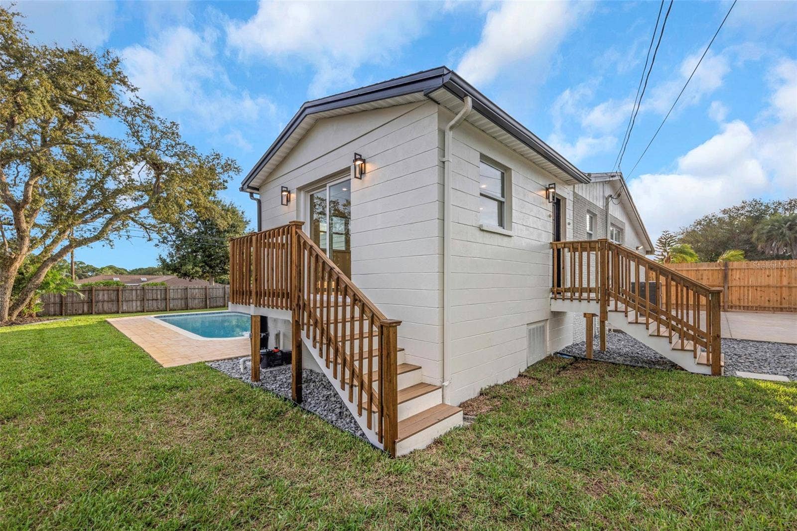 8209 134TH STREET, Seminole, FL 33776 Side Yard