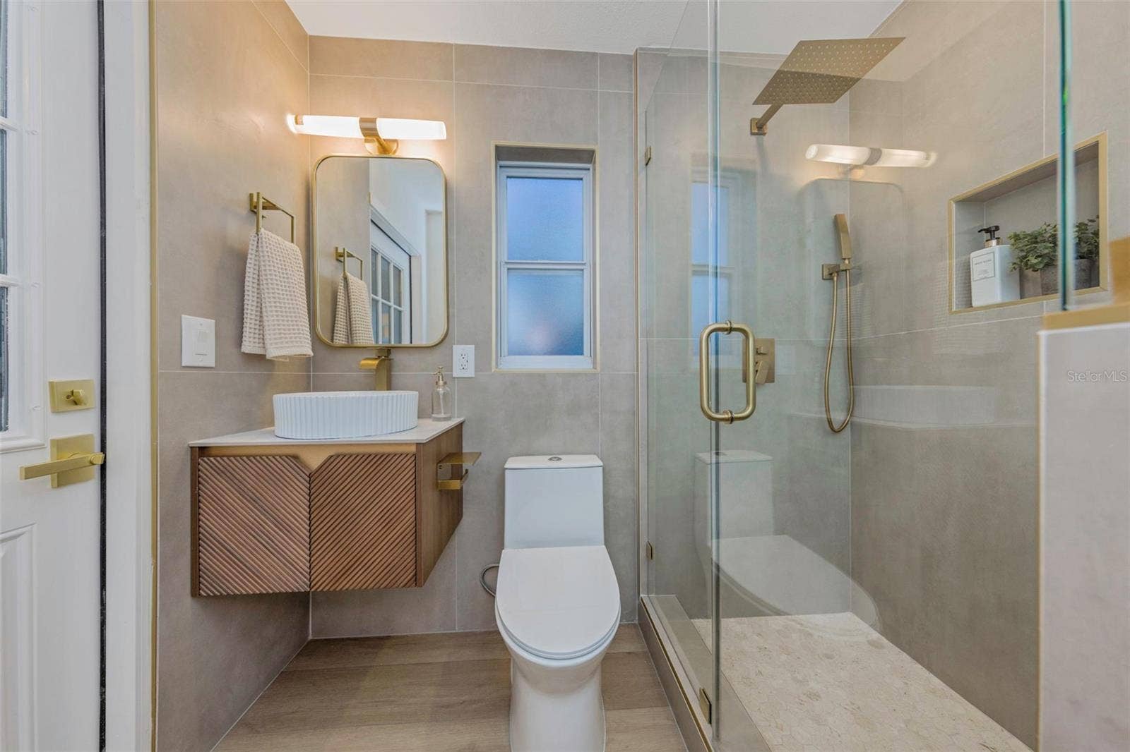 8209 134TH STREET, Seminole, FL 33776 Private In Law Suite - Bathroom