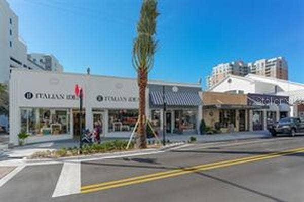 2251 and 2253 19TH STREET, Sarasota, FL 34234 Shopping and epicurial options near the property
