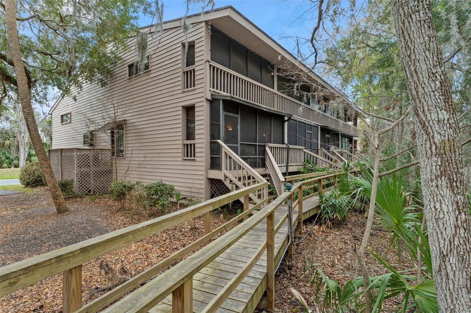 5155 S GRAY PELICAN WAY, Homosassa, FL 34448 Walkway to the backside of the building
