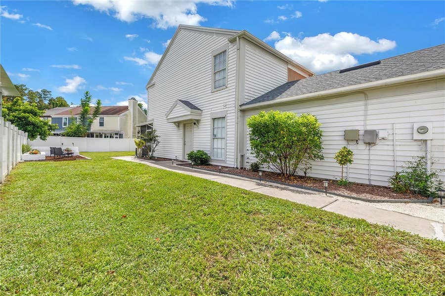 Property photo for 6240 OAK CLUSTER CIRCLE, Tampa, FL