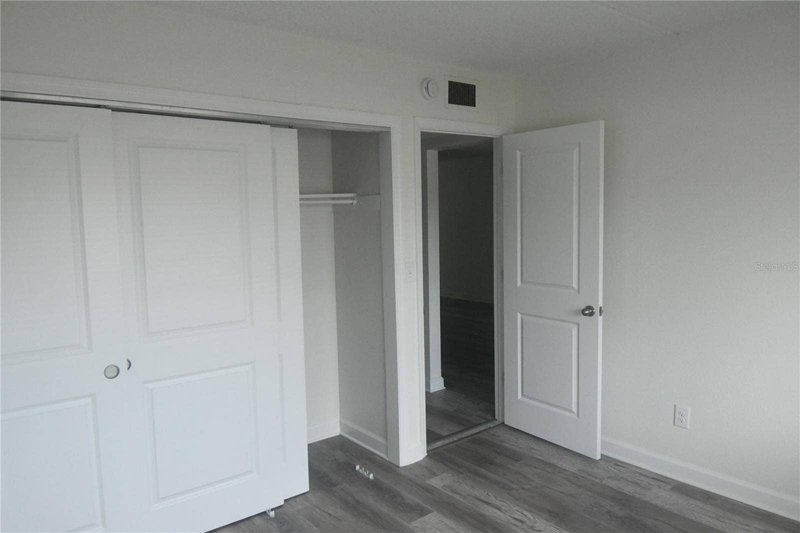 closet in bedroom2