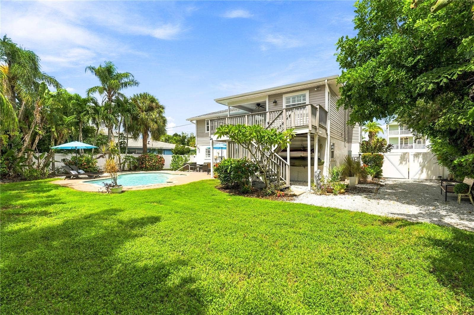 Spacious Backyard!!