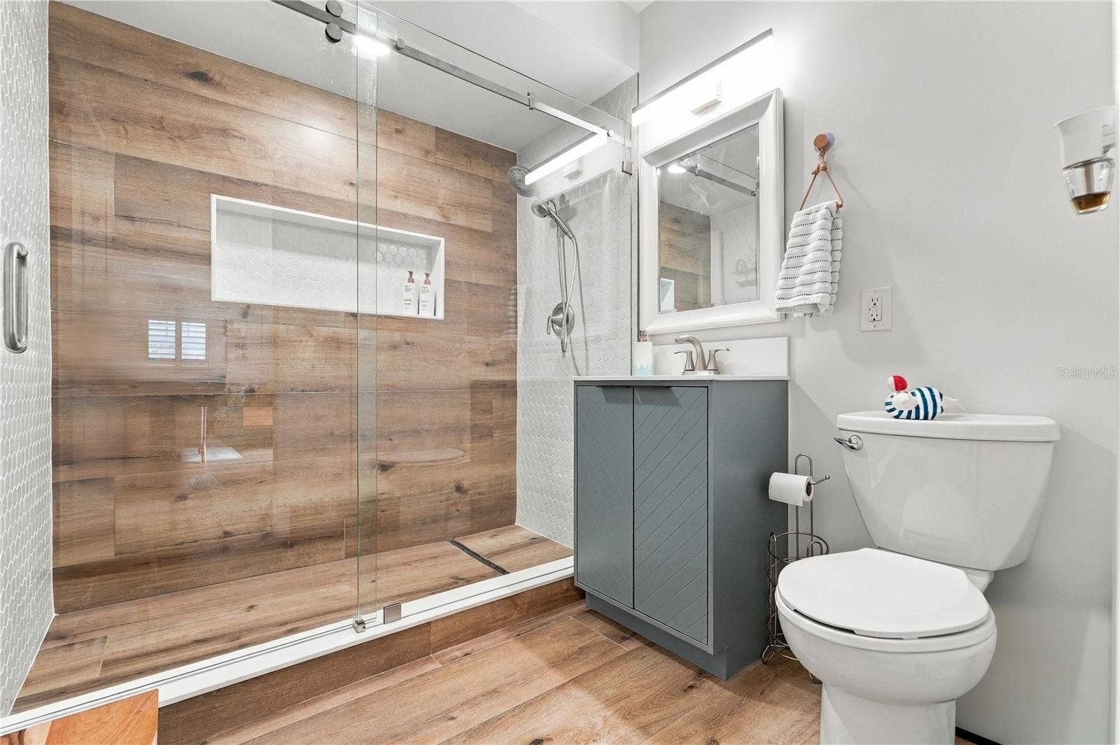 Ground level bonus/third bathroom.